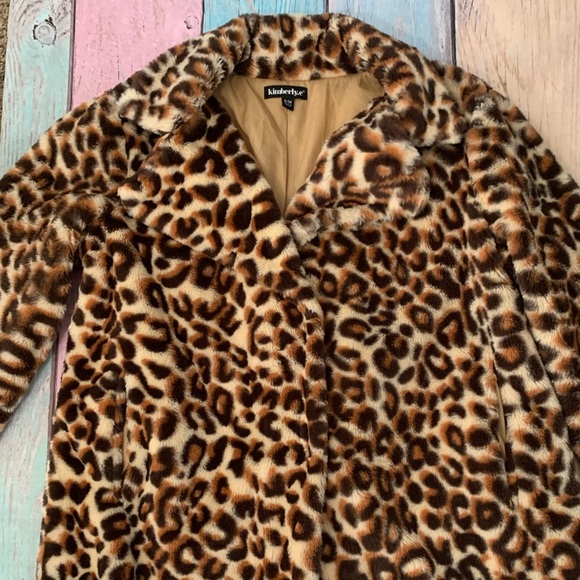Fuzzy and soft cheetah jacket - Picture 2 of 9